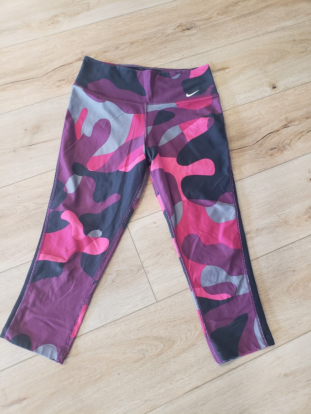 Nike Women’s Pink Camo Capri Leggings